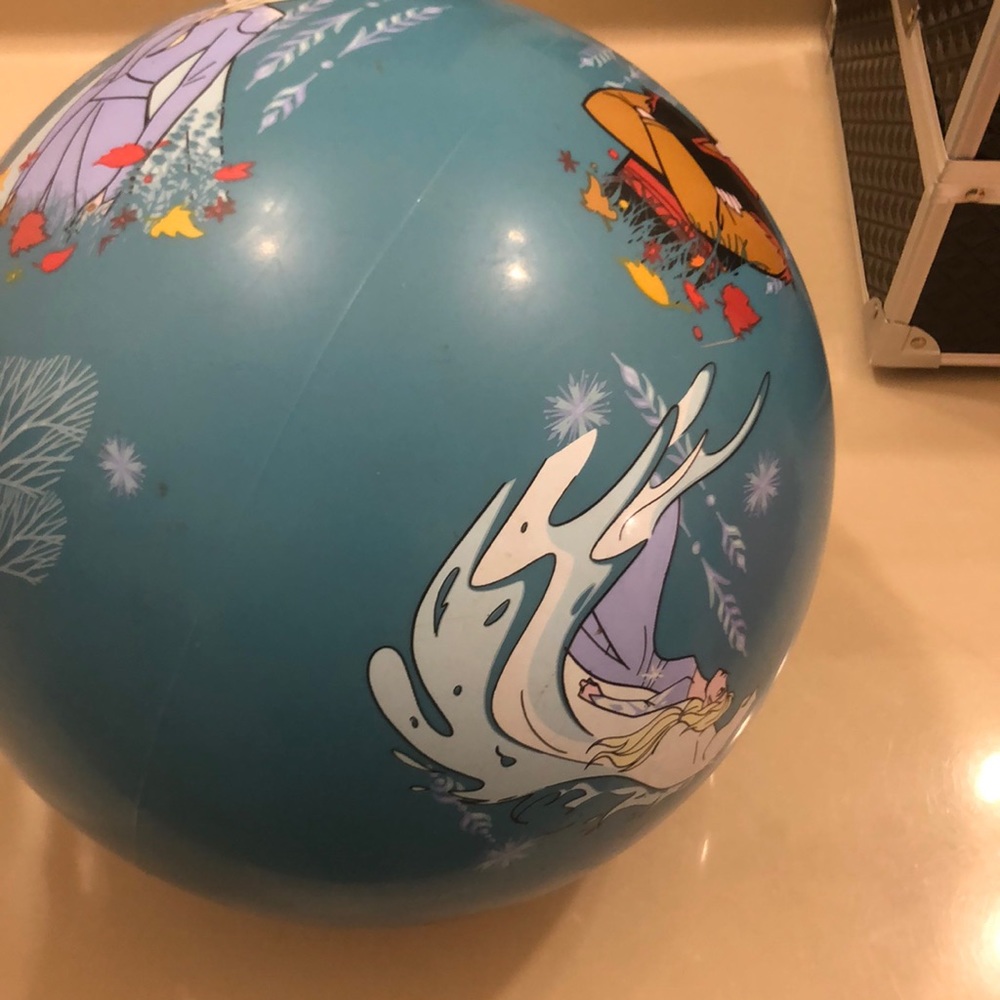 Frozen bouncy ball/has Elsa, Olaf, Anna, Christof,ice horse, castle, ice trees